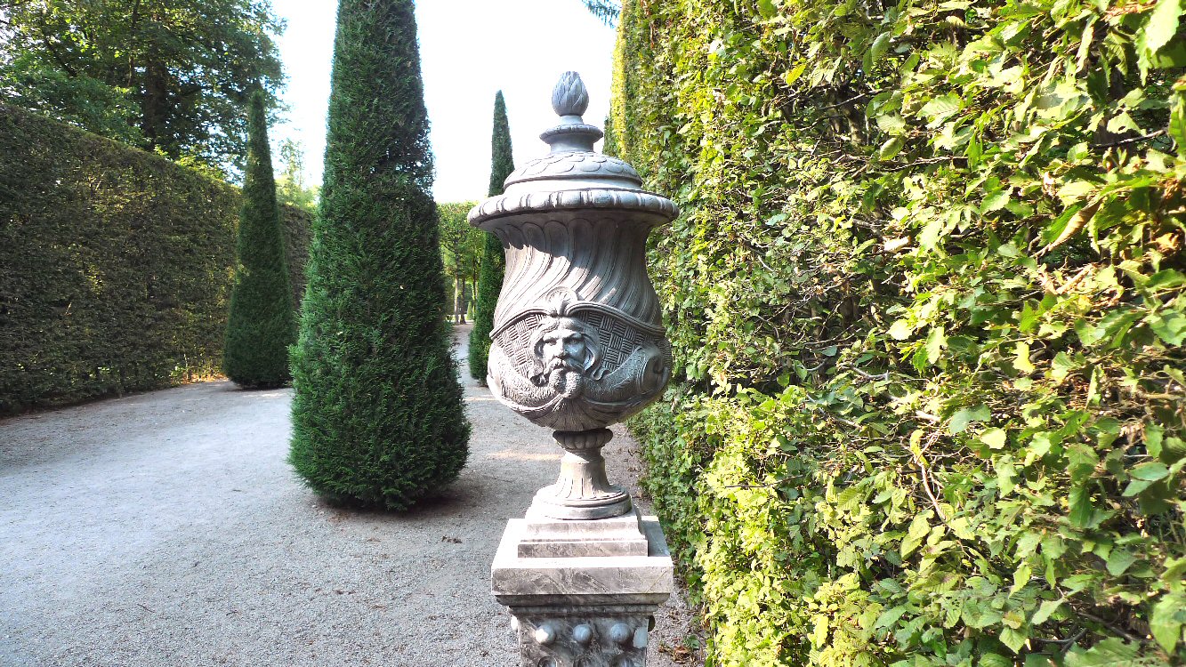 Schwetzinger Schlossgarten Urnenallee