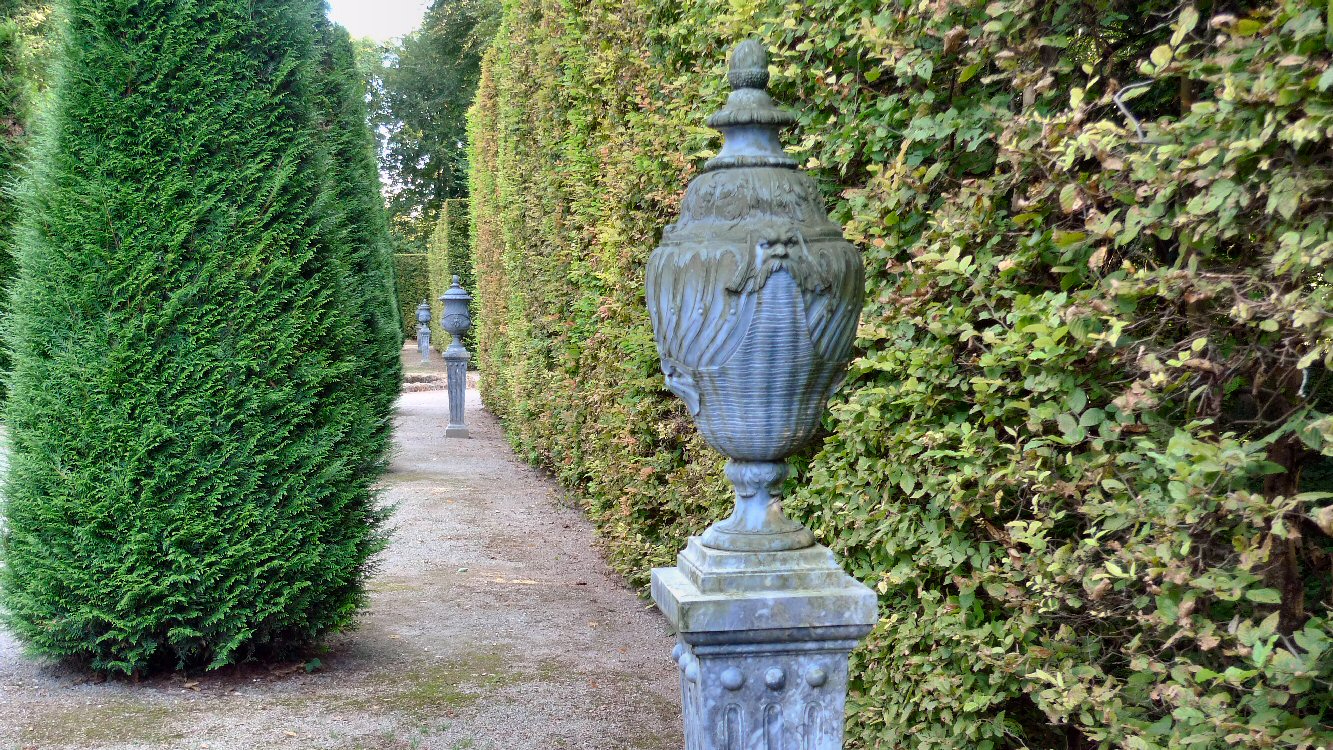Schwetzinger Schlossgarten Urnenallee