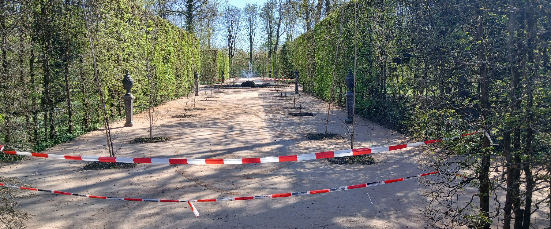 Schwetzinger Schlossgarten Urnenallee