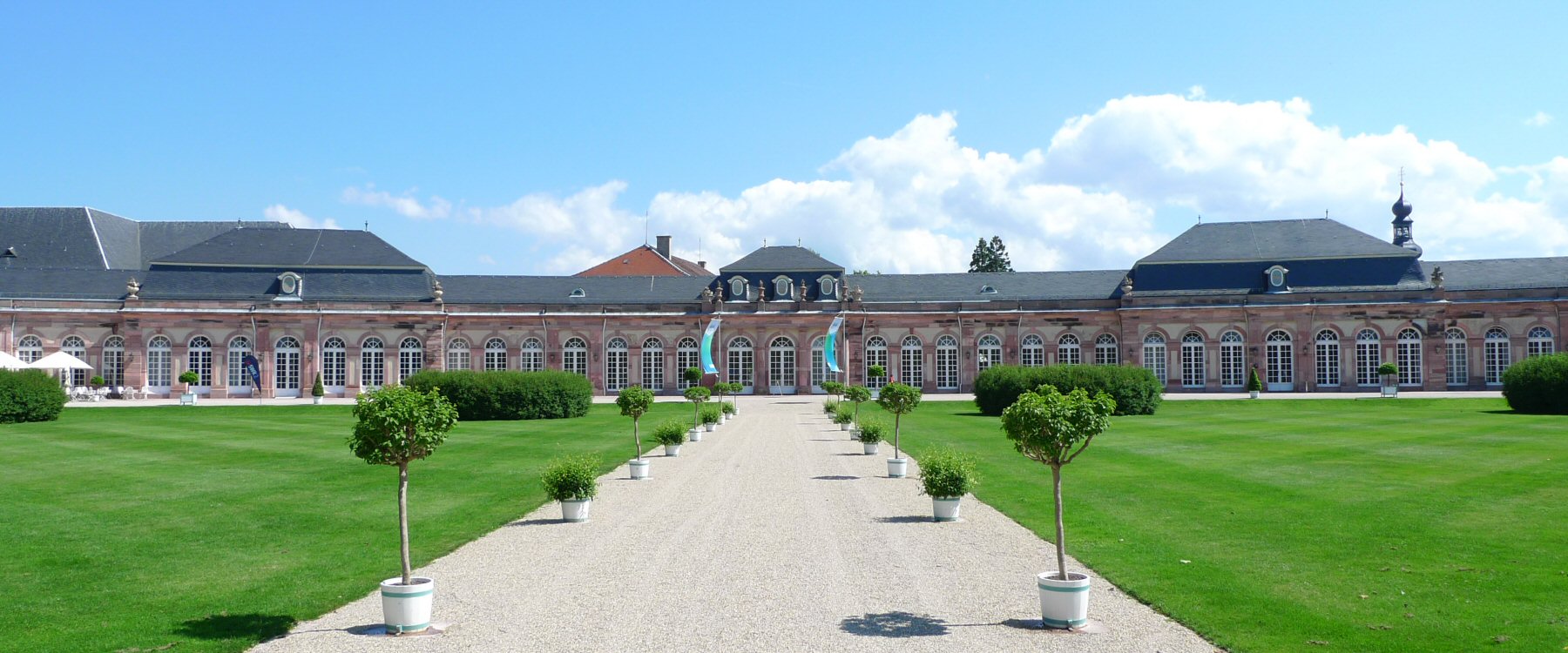 Schwetzinger Schlossgarten Zirkelgebäude