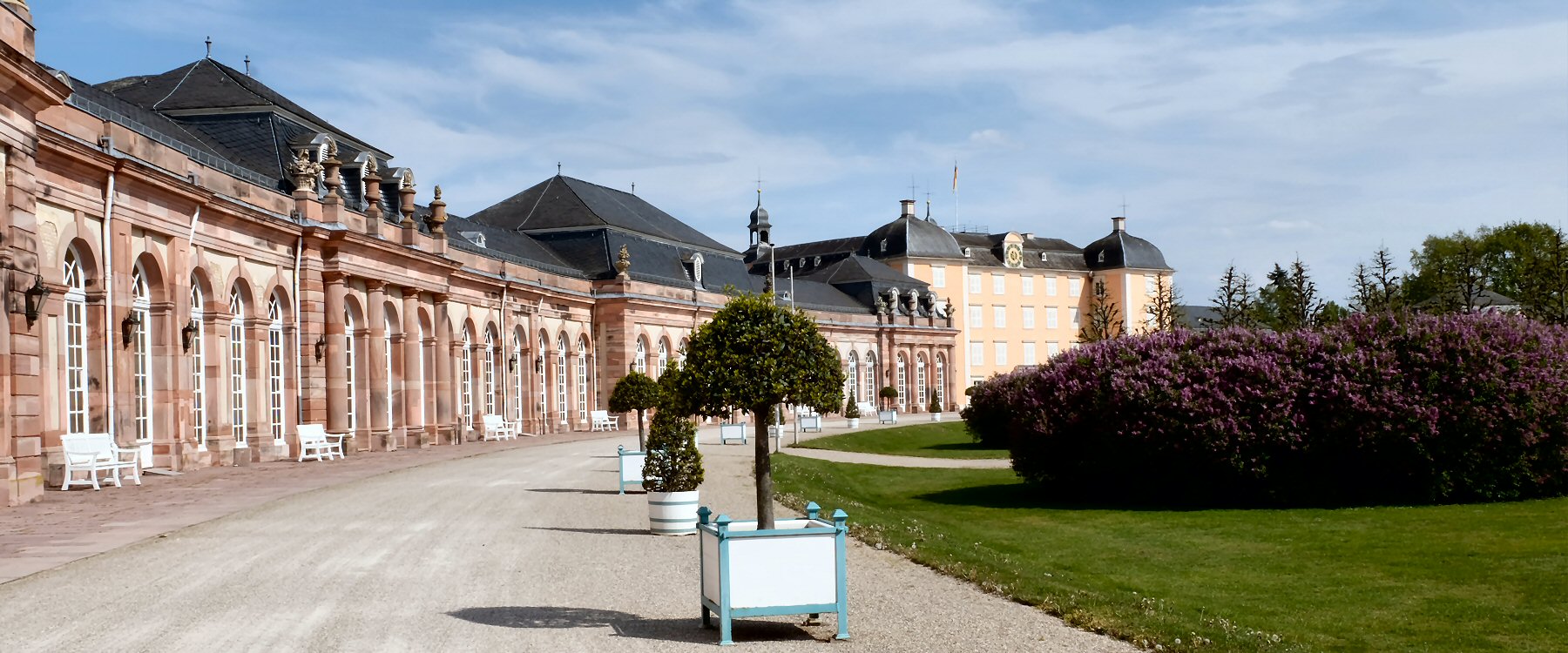 Schwetzinger Schlossgarten Zirkelgebäude