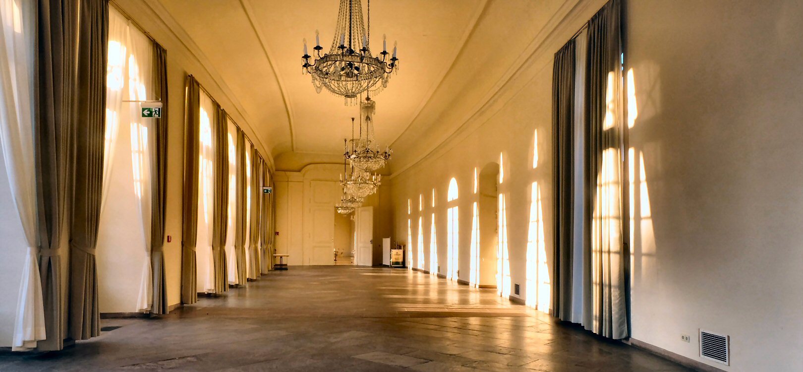 Schwetzinger Schlossgarten Zirkelgebäude