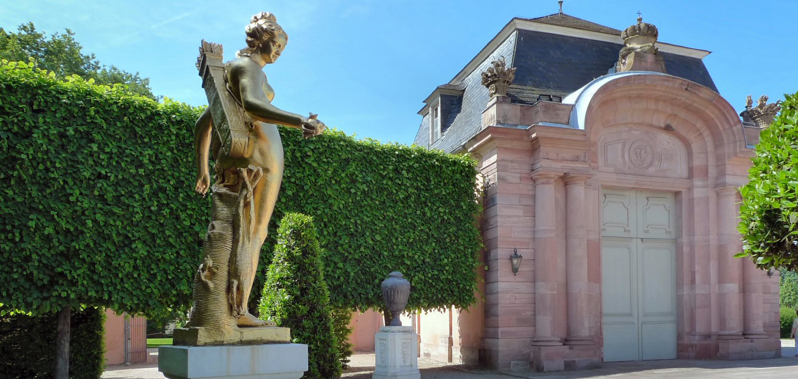 Schwetzinger Schlossgarten Zirkelgebäude