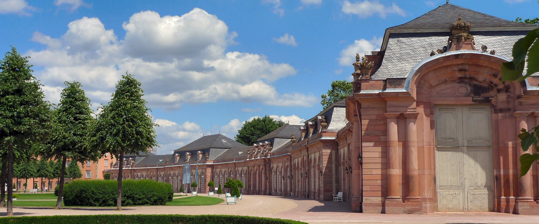 Schwetzinger Schlossgarten Zirkelgebäude